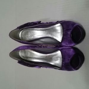 Purple size 8 high heels never worn brand new